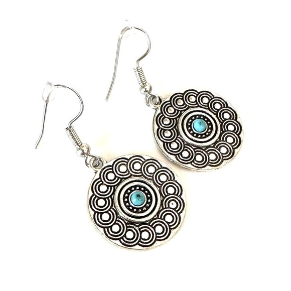 Vintage Style Round Design Silver Tone Hoop Earrings - Picture 2 of 4